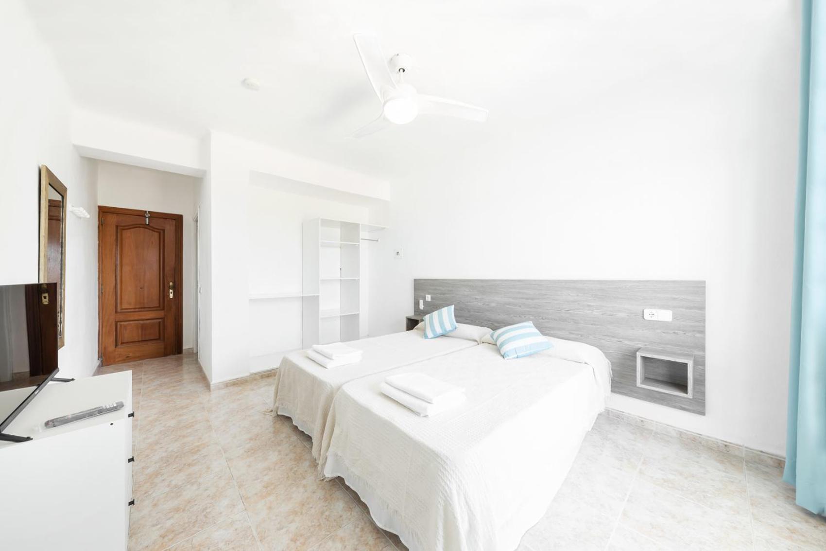Hostal Cala Llombards Dış mekan fotoğraf